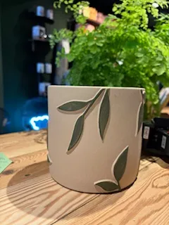Pot ciment motif feuilles D11 -VEGETAL